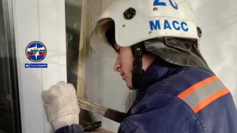 В Новосибирске спасатели обнаружили тело пенсионерки в запертой квартире
