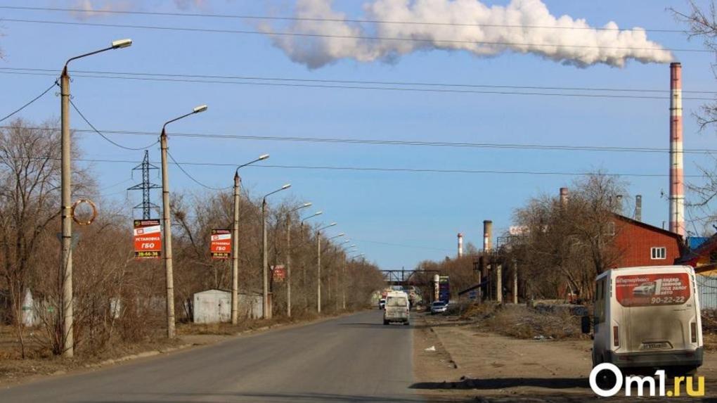 Власти накажут омских дорожников за облака пыли во время уборки