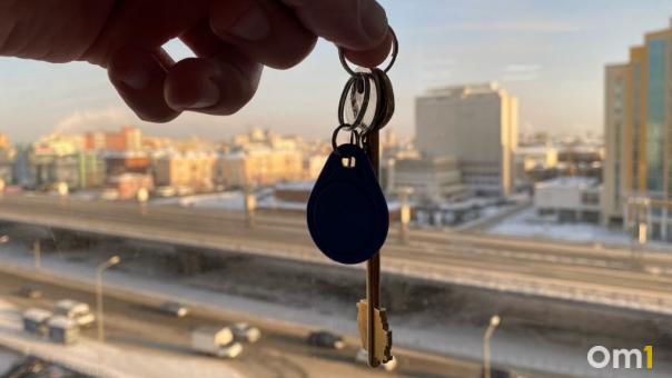 Бурков пообещал, что к осени все омские погорельцы получат жильё