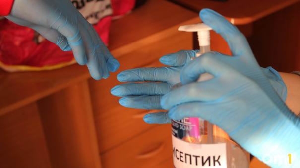 Для показухи? Санитайзеры и мыло убрали в новосибирской школе после проверки
