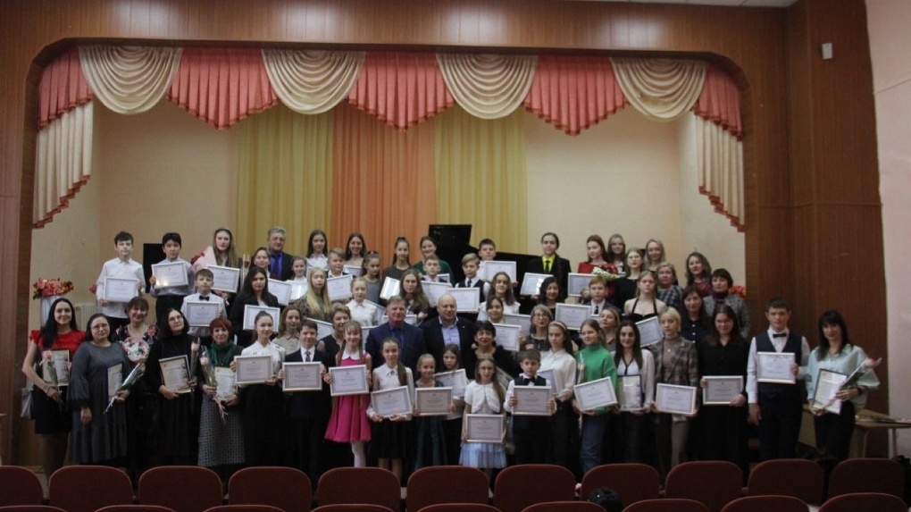 В Омске талантливой молодёжи вручили именные стипендии мэра