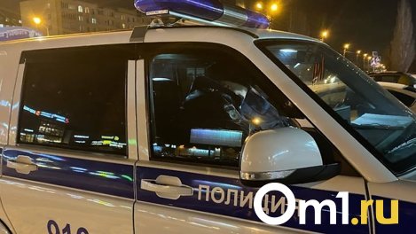 Наркотик на 600 000 рублей в посылке: омские полицейские задержали наркокурьера с поличным