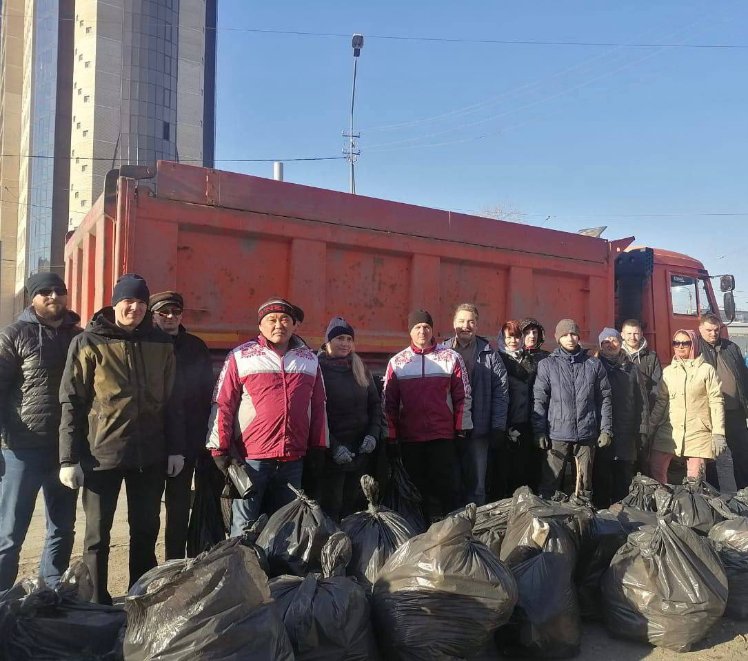 В Омске во время средника горожане собрали более 1 800 кубов мусора |  20.04.2023 | Омск - БезФормата