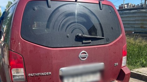 Вернул обратно, но разбитую: омич угнал автомобиль, припаркованный у СТО