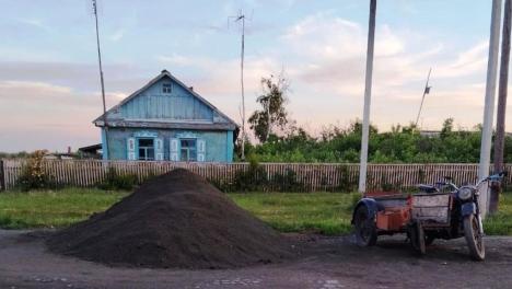 Мотоциклист из Омской области врезался в кучу щебня и погиб