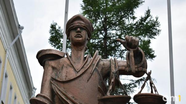 Омич заявил о захвате заложников в массажном салоне