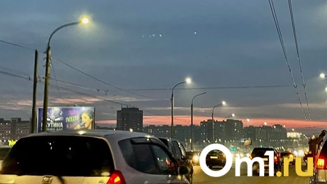 День жестянщика: снегопад в Омске вызвал 7-балльные пробки на дорогах