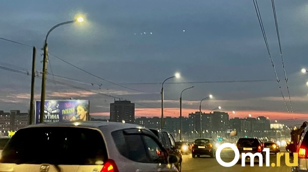 День жестянщика: снегопад в Омске вызвал 7-балльные пробки на дорогах