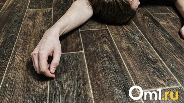 В квартире в центре Омска нашли труп молодого мужчины