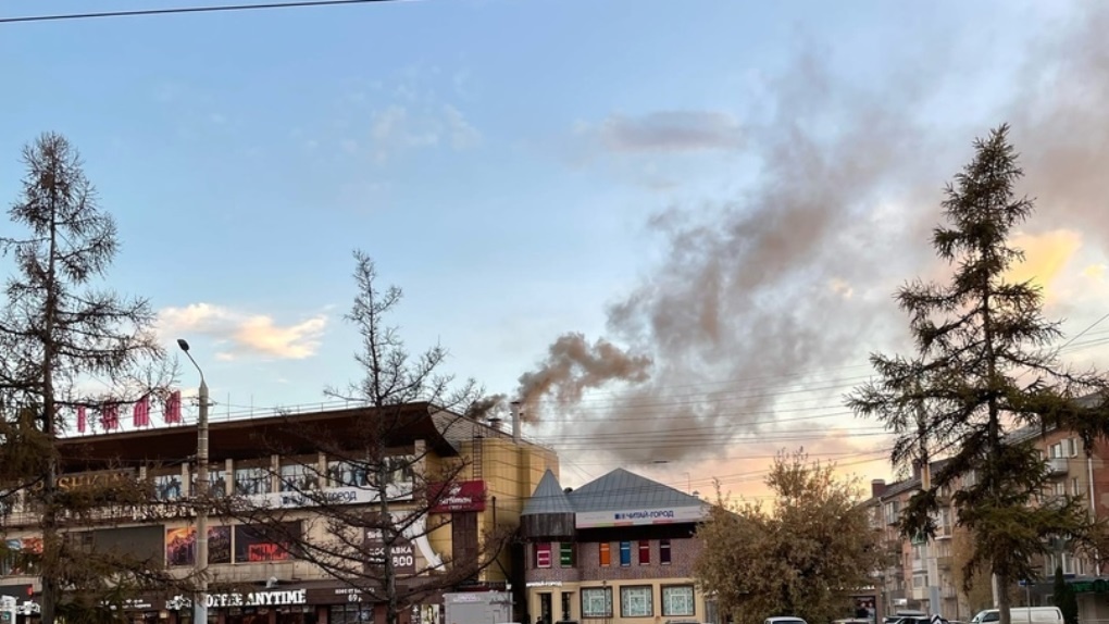 Запах дыма: в омских Нефтяниках эвакуировали торговый центр
