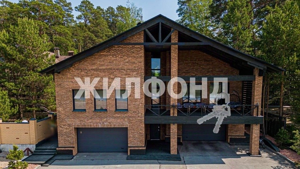 В Новосибирске продают элитный дом с бассейном и винным погребом за 99 млн рублей