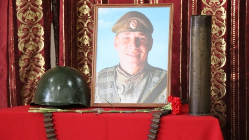 Отдал жизнь за мирное небо: Орден Мужества вручили семье погибшего на Украине новосибирского военного