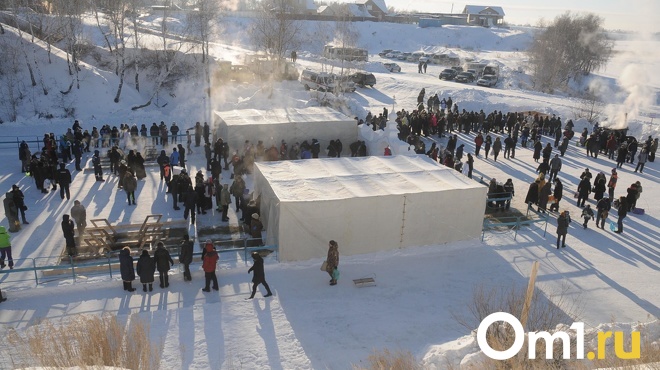 Полезная традиция или стресс. Омский педиатр оценила риски крещенских купаний для детей