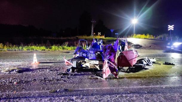 Под Новосибирском лишённый прав водитель погиб в страшной аварии с фурой