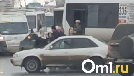 В центре Омска произошло массовое ДТП с участием маршрутки