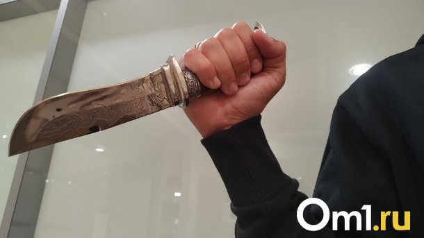 В центре Омска на молодого мужчину напали с ножом