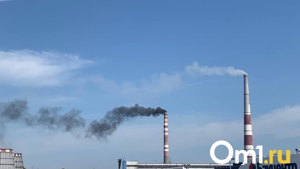 Открыли окна и задохнулись. Омичи почувствовали сильные выбросы в жаркую ночь