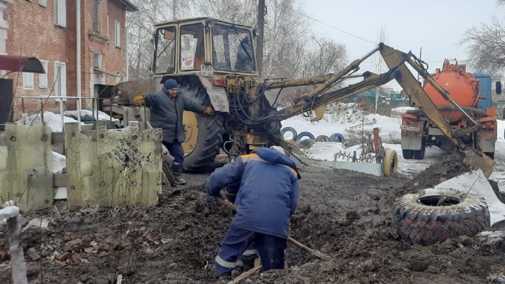 Омская «Тепловая компания» вместо УК взяла на себя ликвидацию аварии в Кировском округе
