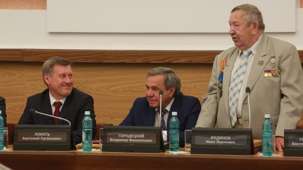 К 130-летию Новосибирска бывших мэров города наградили медалями за особые заслуги