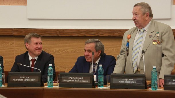 К 130-летию Новосибирска бывших мэров города наградили медалями за особые заслуги