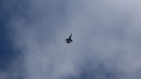 Несколько военных истребителей МиГ-31 заметили горожане в небе над Новосибирском. ФОТО