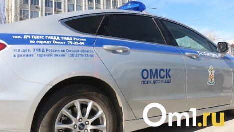 В центре Омска произошла крупная авария с участием такси