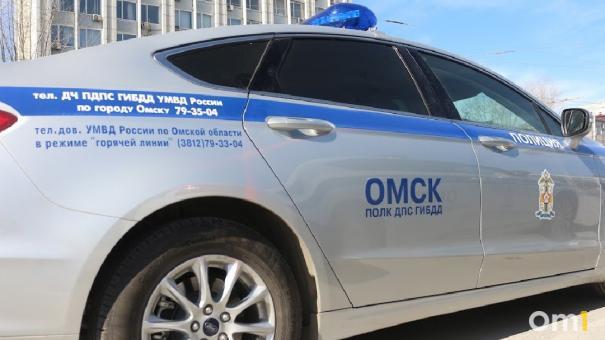 В центре Омска произошла крупная авария с участием такси
