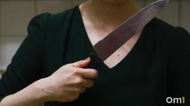 Целилась в сердце? Омичка пыталась убить своего любовника