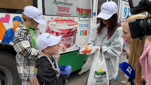 Город в красках: как прошёл девятый праздник «Раскрась троллейбус»