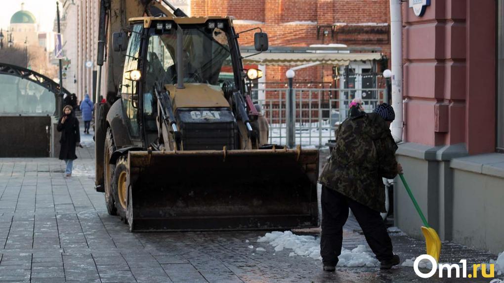 Омск мобилизует всю технику для уборки города от снега