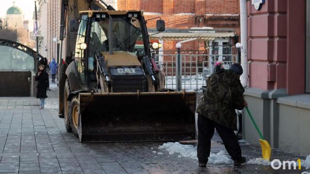 Омск мобилизует всю технику для уборки города от снега