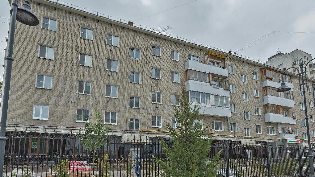 В центре Омска за 45 миллионов продают часть здания вместе со всеми арендаторами