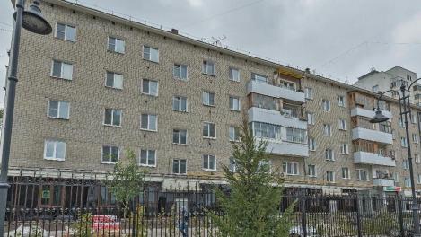 В центре Омска за 45 миллионов продают часть здания вместе со всеми арендаторами