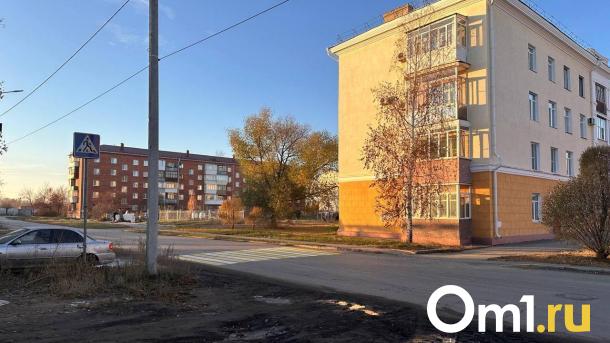 У сквера Героев-авиаторов нарисовали переход из газона в грязь