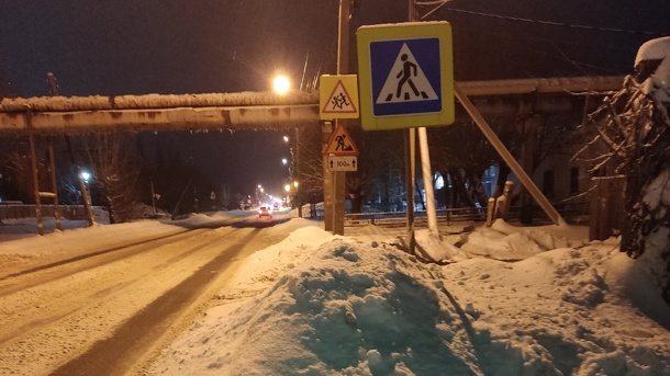 Омским детям угрожает опасный сугроб