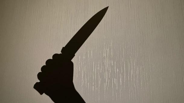 Россиянка напала с ножом на двух своих детей и умерла