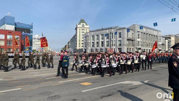 Первые кадры парада Победы в Новосибирске: город встречает 9 Мая