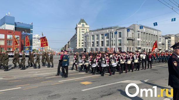 Первые кадры парада Победы в Новосибирске: город встречает 9 Мая