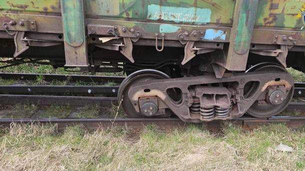 На станции в Омске сошли с рельсов два вагона: проводится проверка