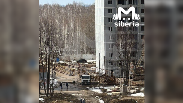 Падение башенного крана на ЖК «Династия» в Новосибирске: пострадал водитель