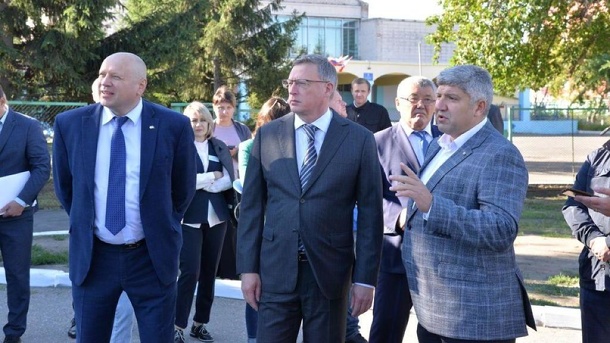 Александр Бурков проинспектировал важные объекты самого крупного округа Омска