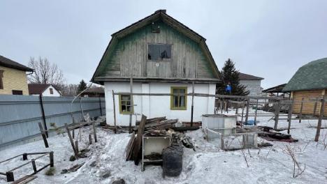 Сильные, но бессовестные омичи украли соседскую ванну