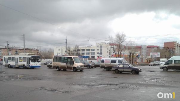 Популярная омская маршрутка не вернётся на центральные улицы из-за проблем федерального масштаба
