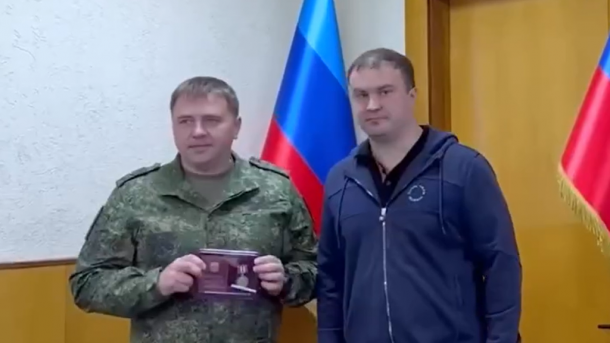 Виталий Хоценко вручил награды омичам — участникам СВО