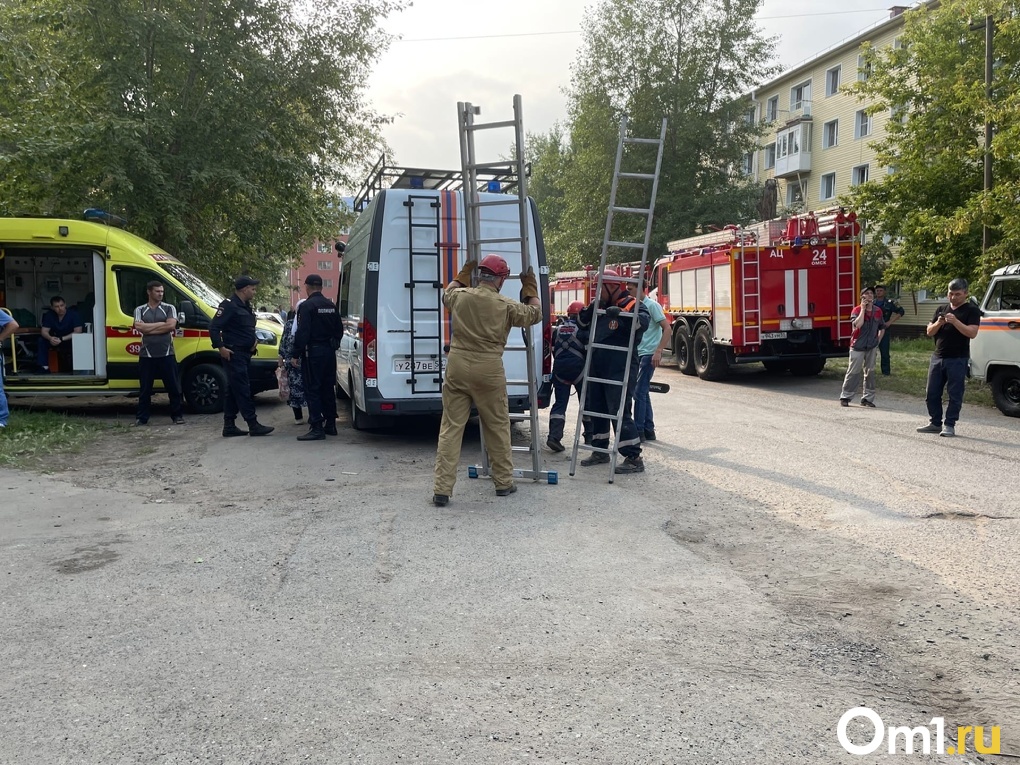 Чп омск. Аварийный Омск. Жители Омска. Улица Партсъезда 55 Омск.