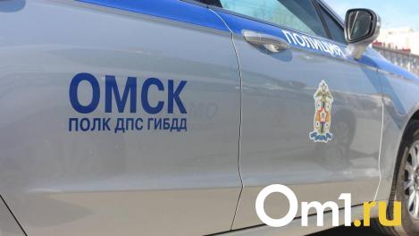 В Омске 11-летний школьник угодил под колёса КамАЗа на глазах у матери