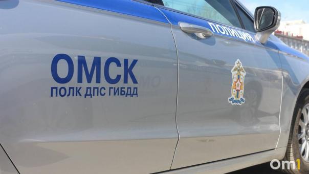 В Омске 11-летний школьник угодил под колёса КамАЗа на глазах у матери