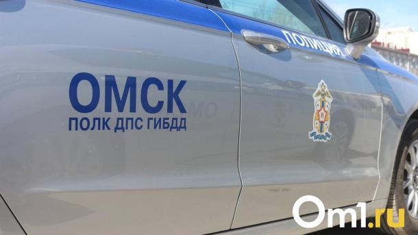 В Омске 11-летний школьник угодил под колёса КамАЗа на глазах у матери