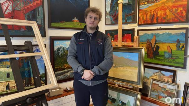 «Зрителю объяснять не нужно»: художник Святослав Капралов о современном искусстве в Омске