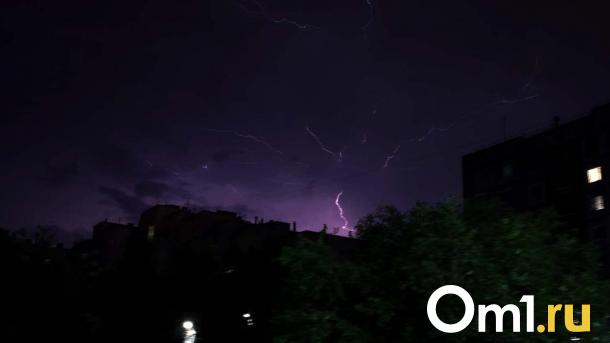 «Молния сверкала каждые 10 секунд!»: фотоподборка ночной грозы